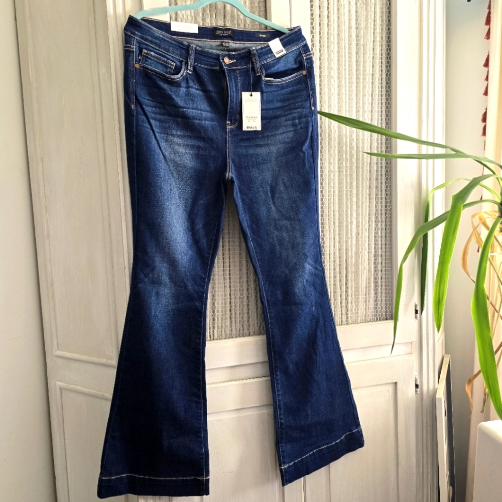 Judy Blue Flare Leg Jeans NWT Size 15/32